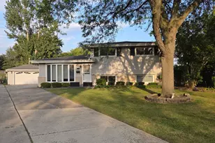 133 James Ct, Glenview, IL 60025 - Photo 1