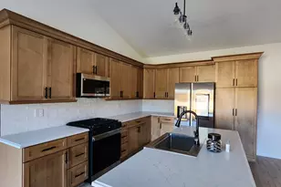 422 View St, Ottawa, IL 61350 - Photo 6