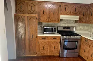 7913 Paxton Ave, Tinley Park, IL 60477 - Photo 2