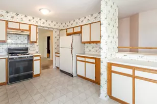 2119 Glasgow Ct, Hanover Park, IL 60133 - Photo 8