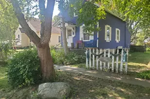 322 N Peoria St, Gilman, IL 60938 - Photo 1