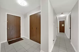 601 Lake Hinsdale Dr, Willowbrook, IL 60527 - Photo 6