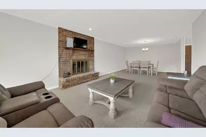 601 Lake Hinsdale Drive #301, Willowbrook, IL 60527 - Photo 4