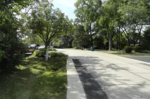 6 Lagoon Dr, Hawthorn Woods, IL 60047 - Photo 12