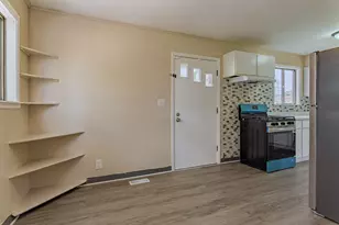 120 Grow Ln, Streamwood, IL 60107 - Photo 2