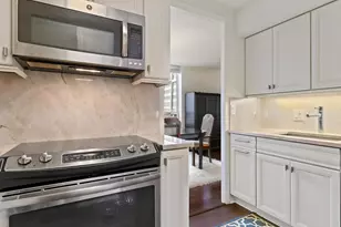 201 E Chestnut St, Chicago, IL 60611 - Photo 8