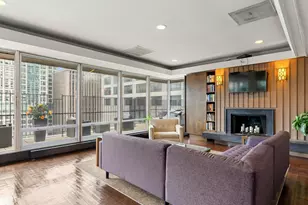 201 E Chestnut St, Chicago, IL 60611 - Photo 14