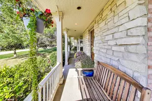 179 Sycamore Dr, Hawthorn Woods, IL 60047 - Photo 4