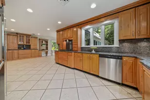 1884 Tweed Rd, Inverness, IL 60067 - Photo 8