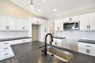 706 Cates Dr, Mahomet, IL 61853 - Photo 12