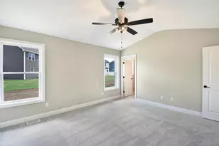 706 Cates Dr, Mahomet, IL 61853 - Photo 2