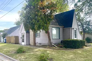 1668 Chartres St, Lasalle, IL 61301 - Photo 2