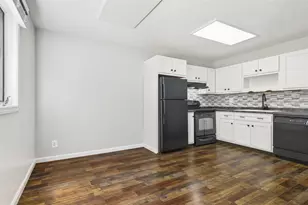 1916 Tracy Dr, Bloomington, IL 61704 - Photo 10