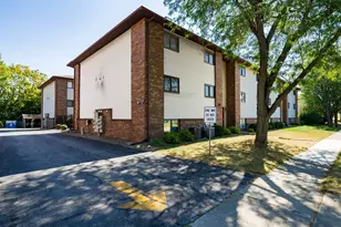 1916 Tracy Dr, Bloomington, IL 61704 - Photo 2