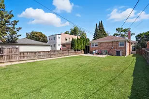 8728 Trumbull Ave, Skokie, IL 60076 - Photo 18