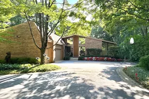 990 Sheridan Rd, Highland Park, IL 60035 - Photo 2