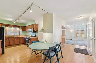 240 N Willow Rd, Elmhurst, IL 60126 - Photo 10