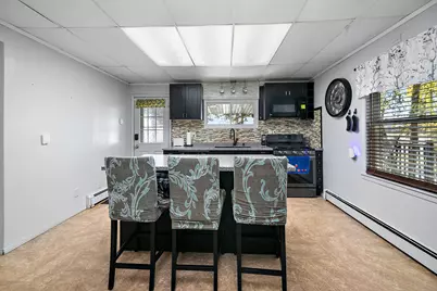 201 E Vanderkarr Road, Saint Anne, IL 60964 - Photo 8