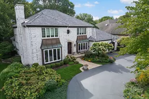 7537 Ridgewood Ln, Burr Ridge, IL 60527 - Photo 4