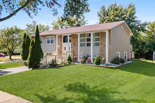 601 Derbyshire Ln, Bolingbrook, IL 60440 - Photo 2