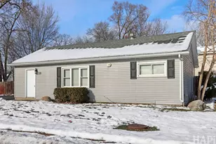 1310 N Poplar Ave, Round Lake Beach, IL 60073 - Photo 2