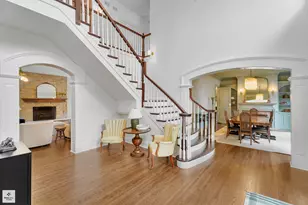 8010 Greenbriar Ct, Burr Ridge, IL 60527 - Photo 10