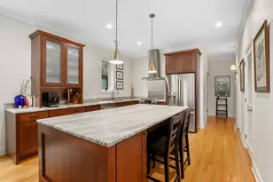 827 W Bradley Pl, Chicago, IL 60613 - Photo 10