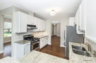 2836 Hillcrest Cir, Naperville, IL 60564 - Photo 6