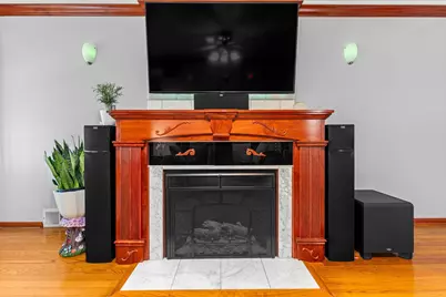 10305 S Avenue O Avenue, Chicago, IL 60617 - Photo 4