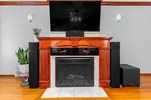 10305 S Ave O Ave, Chicago, IL 60617 - Photo 4