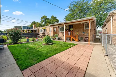 10305 S Avenue O Avenue, Chicago, IL 60617 - Photo 22