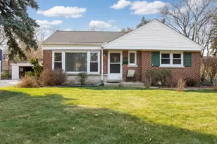 305 Maple St, Glen Ellyn, IL 60137 - Photo 2