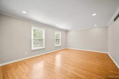 1718 Jeanette Avenue, Saint Charles, IL 60174 - Photo 8