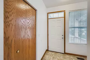 4579 Half Moon Dr, Yorkville, IL 60560 - Photo 4