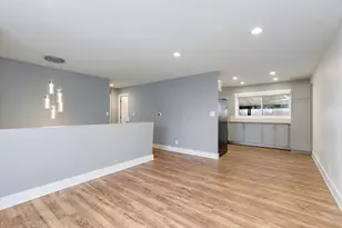 1014 Vine St, Streamwood, IL 60107 - Photo 4