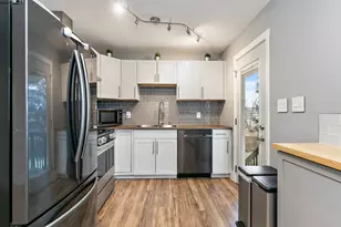 1014 Vine St, Streamwood, IL 60107 - Photo 6