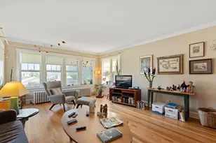 8130 Kenneth Ave, Skokie, IL 60076 - Photo 10