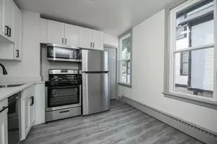 123 N West St, Wheaton, IL 60187 - Photo 4