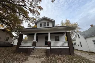 705 W Olive St, Bloomington, IL 61701 - Photo 2