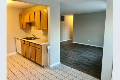 928 N Village Drive #1, Round Lake Beach, IL 60073 - Photo 4