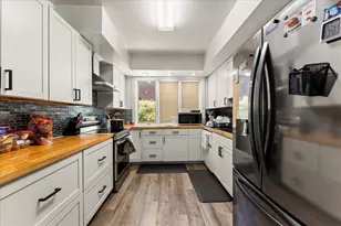 805 W Indiana Ave, Urbana, IL 61801 - Photo 16