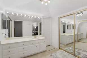 7235 Willow Way Ln, Willowbrook, IL 60527 - Photo 10