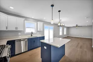 502 Travis Dr, Carlock, IL 61725 - Photo 4