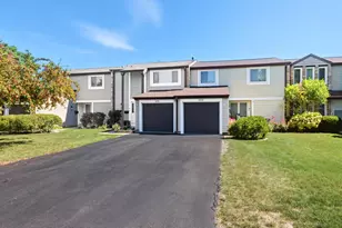 691 Lakeside Cir Dr, Wheeling, IL 60090 - Photo 2