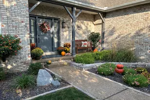 2006 Woodbine Rd, Bloomington, IL 61704 - Photo 6