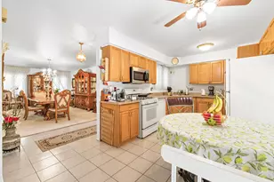 123 Honeysuckle Ct, Rolling Meadows, IL 60008 - Photo 10