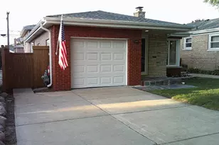 2918 W 99th Pl, Evergreen Park, IL 60805 - Photo 2