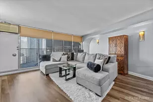 300 N State St, Chicago, IL 60654 - Photo 6