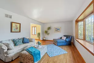 455 Laburnum Dr, Northbrook, IL 60062 - Photo 2