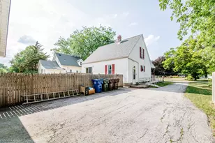 404 E South St, Peotone, IL 60468 - Photo 8